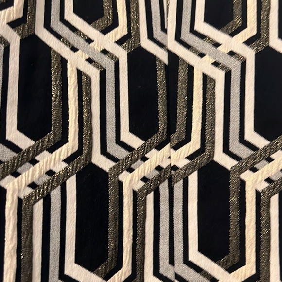 Blazer worn open, geometrical pattern with gold sparkle like fabric - Picture 3 of 6